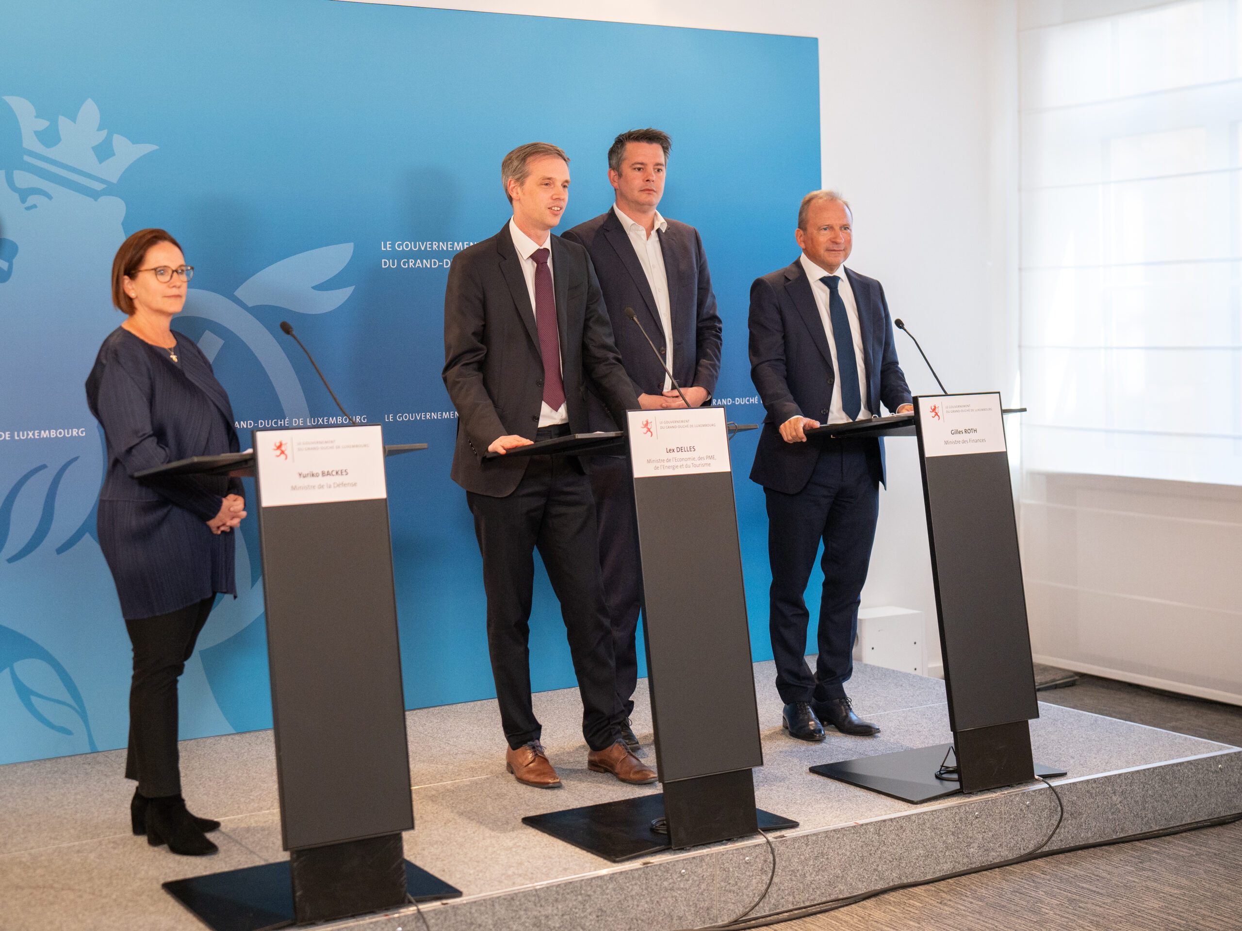 Yuriko Backes, ministre de la Défense ; Vincent Thurmes, Premier Conseiller de Gouvernement au Ministère des Finances et Président de la SNCI ; Lex Delles, ministre de l’Économie, des PME, de l’Énergie et du Tourisme ; Gilles Roth, ministre des Finances